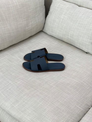 شبشب جلدي رجالي هيرمس آزمير لون نايت بلو