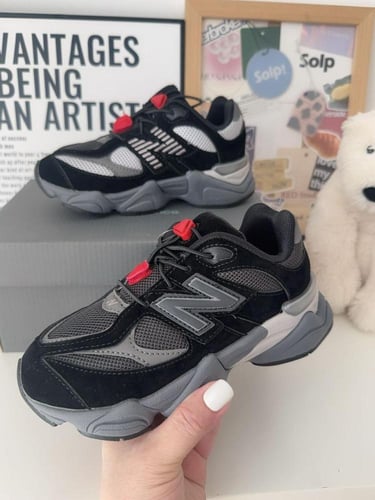 شوز أطفال نيوبالانس 9060 بألوان أسود رمادي وأحمر
