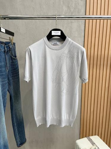 تي شيرت ارميز2025 رجالي مزخرف بنقشة حصان لون أبيض