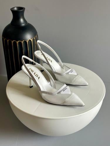 صندل أبيض شبكي برادا بحزام خلفي أنيق