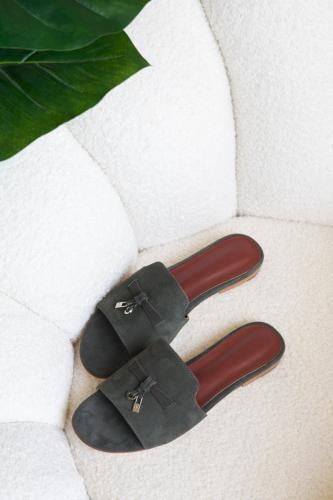 سليبر لوروبيانا نسائي فلات شامواه فاخر بلون رمادي