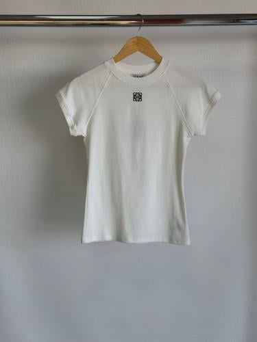 تيشيرت لويفي نسائي قصير بلون أبيض