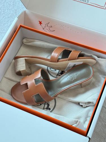 صندل ارميز أوران كعب عالي بلا حزام لون عسلي