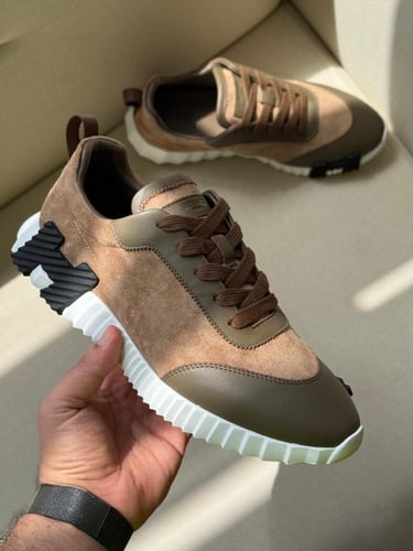 حذاء ارميز رجالي باونسينج مخملي بلون بني وعسلي