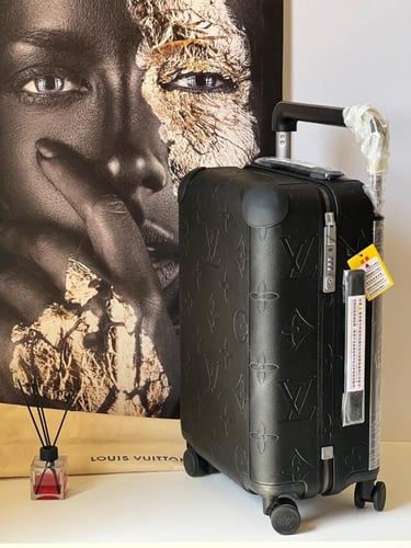 حقيبة سفر فاخرة من لويس فيتون لون أسود مونوغرام