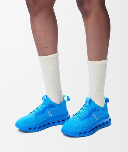 حذاء لويفي × كلاود تيلت من أون رانيننغ بلون نيفي