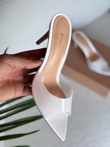 هيلز جيانفيتو روسي بدون حزام بلون ابيض