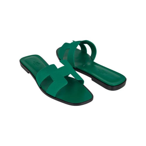 صندل هيرميس أوران إمرالد باللون الأخضر من جلد إبسو...