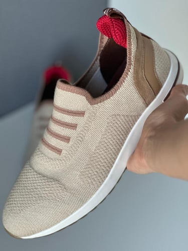 حذاء سليب اون لورو بيانا للرجال قماش قوي لون بيج