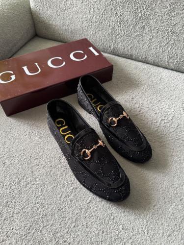 لوفرز نسائي جوتشي مزخرف بشعار GG لون اسود