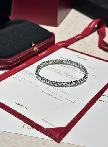 اسوارة كارتييه نسائية كلاش دو كارتييه بلون فضي