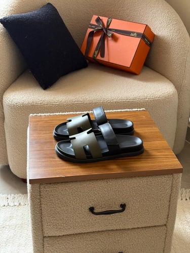 صندل رجالي ارميز شايبر جلدي بلون زيتي واسود