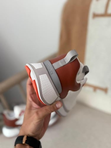 سنكر رجالي إرمز هيروس لون أبيض وخمري