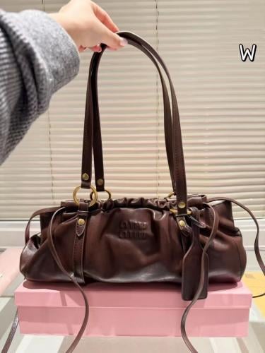 حقيبة جلد ميوميو اكاردي بحمالات كتف لون بني