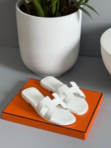 شبشب ايرمز أوران فلات نسائي بلون أبيض بيور