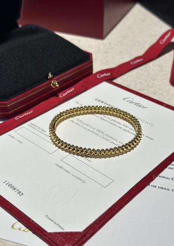 اسوارة كارتييه كلاش دو كارتييه بلون ذهبي