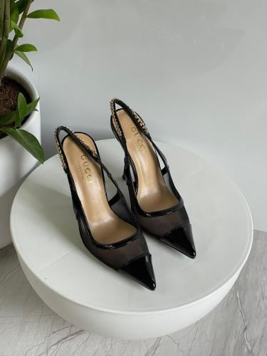 صندل جوتشي سينجورا لون اسود لامع بحزام خلفي مرصع