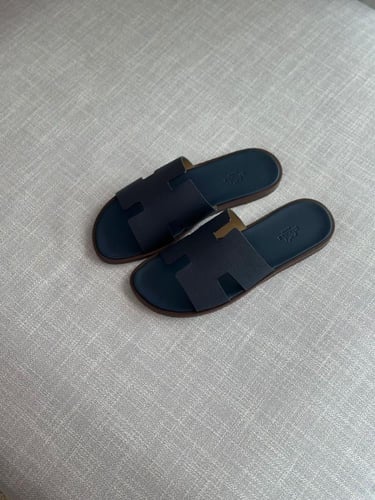 شبشب جلدي رجالي هيرمس آزمير لون نايت بلو