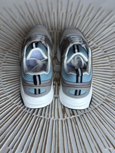 سنيكر رياضي ديور رجالي B22 شبكي بلون رمادي وازرق