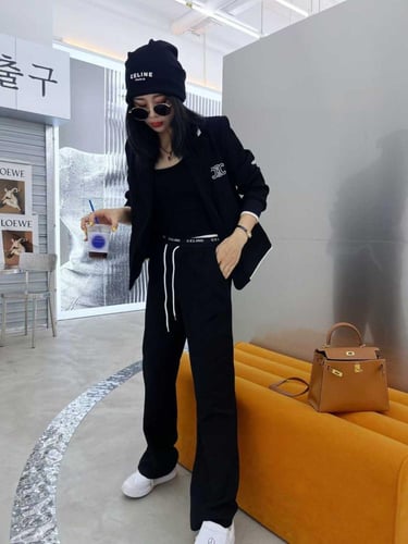 سيت سبور سيلين جاكيت وبنطال بلون أسود أطراف بيضاء