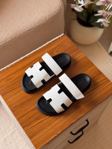 صندل ايرميز رجالي شايبر جلد ناعم بلون أبيض