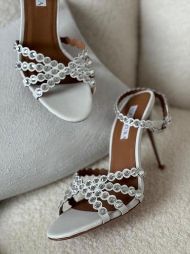 صندل كعب اكوازورا تيكيلا مرصع كريستال بلون ابيض