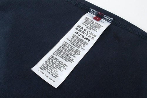 قميص قوتشي تيشيرت رجالي لون كخلي طبعة احمر واخضر