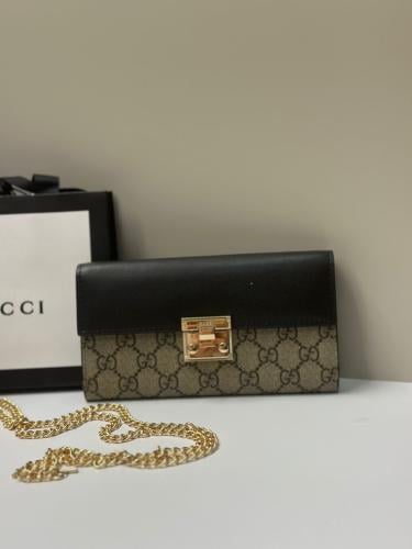 محفظة نسائية طويلة جوتشي بادلوك GG بسلسلة أسود وبن...