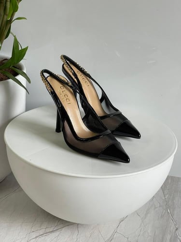 صندل جوتشي سينجورا لون اسود لامع بحزام خلفي مرصع