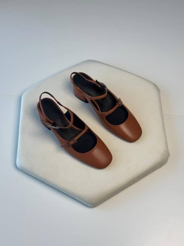 حذاء كعب منخفض ايرميز نسائي جلد لون بني مع حزام