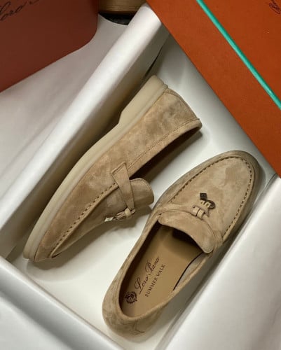 لورو بيانا شوز نسائي فلات جلد شامواه مخملي بيج