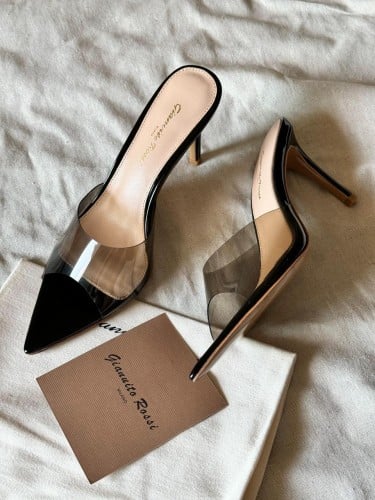 سليبر نسائي جيانفيتو روسي