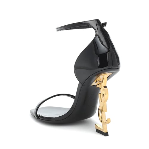 كعب سان لوران ذهبي جلد أسود – صندل فخم بتوقيع YSL