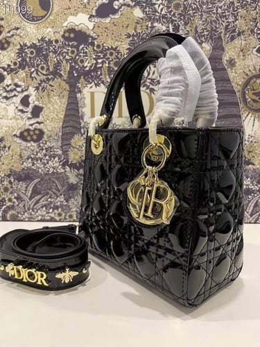 شنطة ديور ميني جلد أسود – تصميم فاخر مبطن بحلي معد...