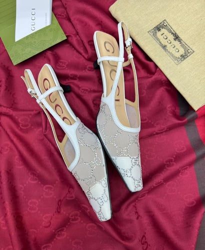 صندل غوتشي GG المزخرف بكعب رفيع وحزام خلفي