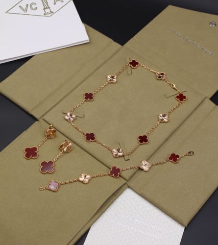 فان كليف طقم اكسسوارات فاخر مرصع بشكل زهرة