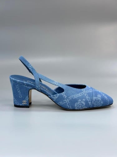 حذاء نسائي شانيل تصميم راقي لون أزرق فاتح أنيق