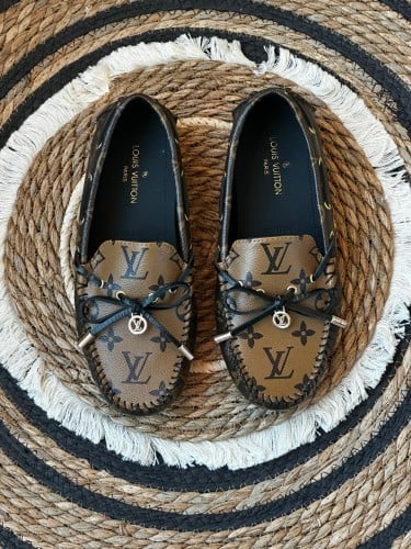 فلات شوز رجالي لويس فيتون بني بنقشة LV سوداء