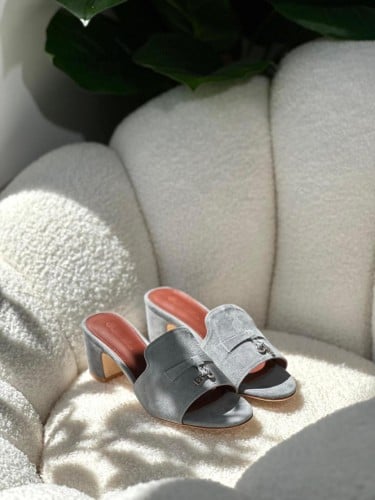 شبشب نسائي شارمز لوروبيانا لون رمادي كعب عريض