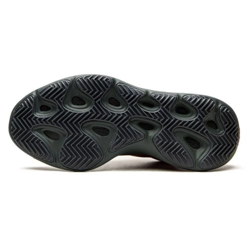 اديداس ييزس 700 v3 نحاسي