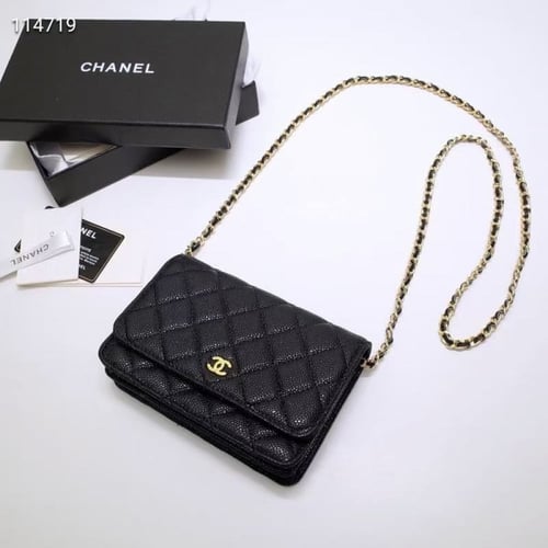 شنطة كلاسيك للنساء من شانيل مع حزام كتف سلسلة