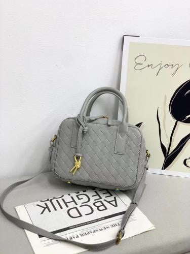 حقيبة يد بوتيغا فينيتا لون رمادي بسحاب