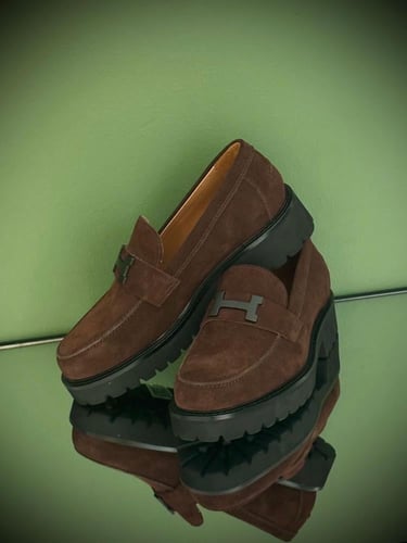 لوفرز ايرمز رجالي شمواه بلون بني بشعار الماركة