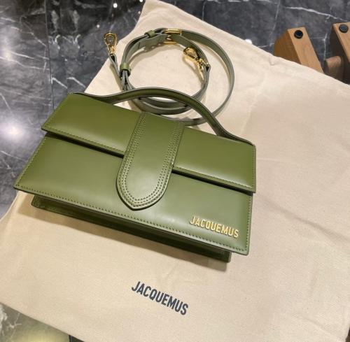 شنطة يد أنيقة جاكيموس لوبامبمينو لون أخضر بمقبض عل...