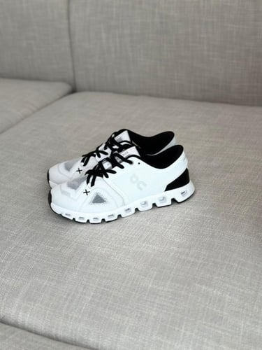 حذاء كلاود X أون رانينج بلاك وايت