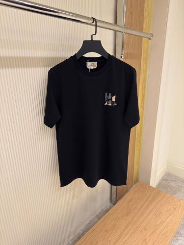 تي شرت رجالي ارميز بلون أسود مطرز