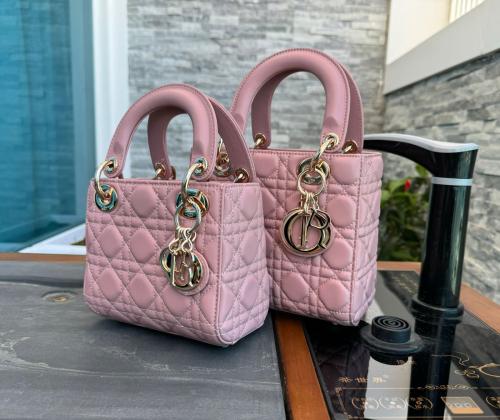 شنطة ليدي ديور ميني ياق قياسين بينك