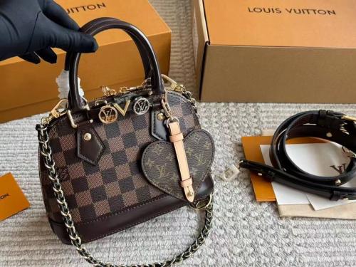 حقيبة صغيرة LV الما 20سم لون بني نقشة ديمير