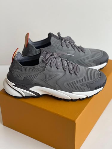 حذاء بأربطة لويس فيتون رن اواي تاتيك رجالي رمادي