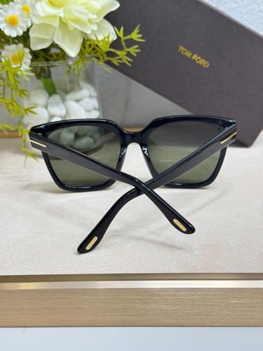 عدسات شمسية للرجال توم فورد بإطار مربع لون أسود